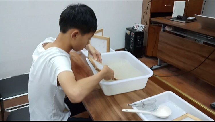 活动现场-抄纸